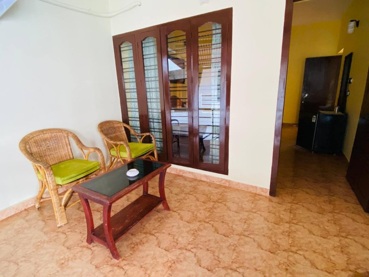 Karma Beach Resort Kovalam Rum bild