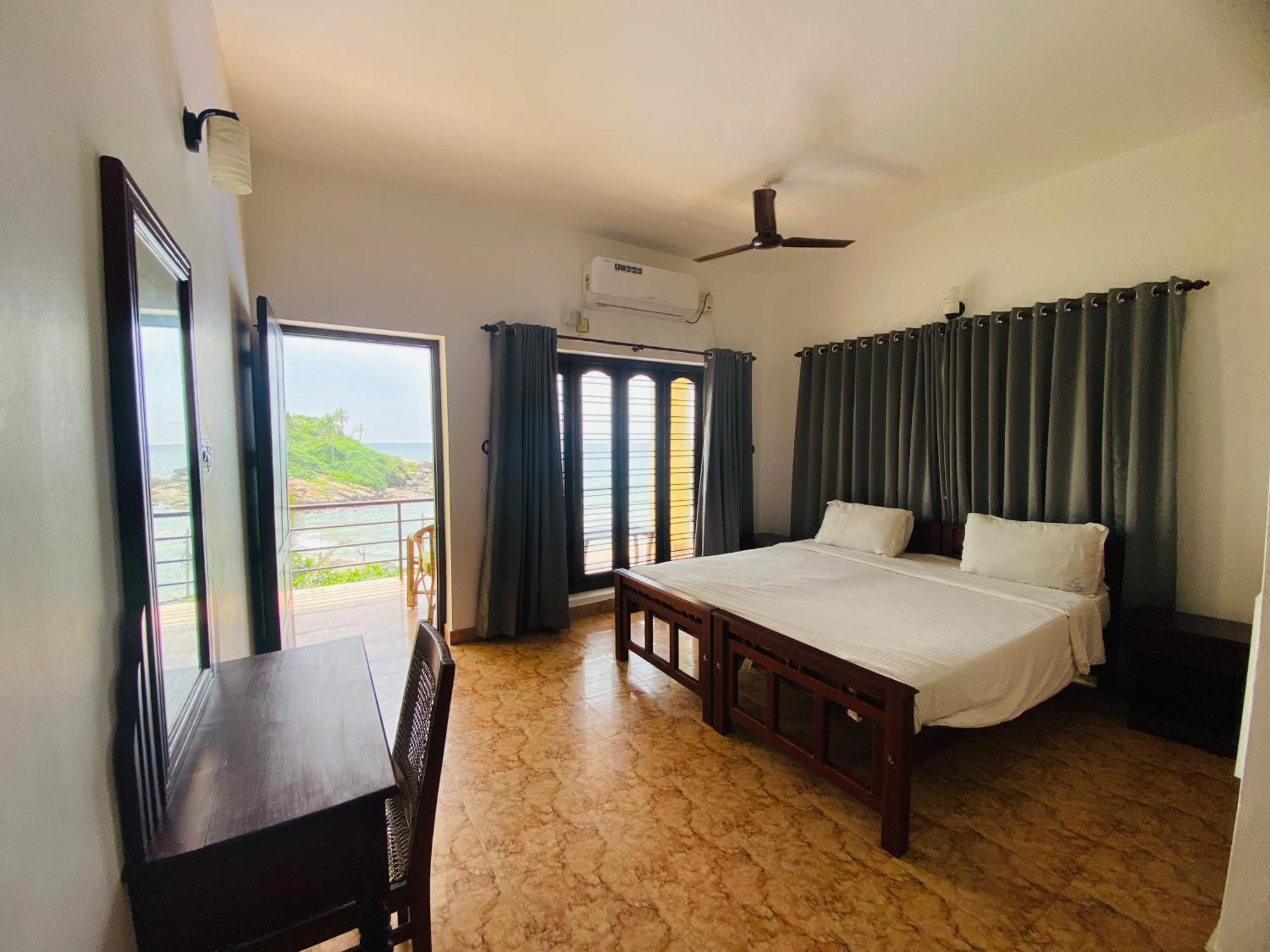 Karma Beach Resort Kovalam Exteriör bild